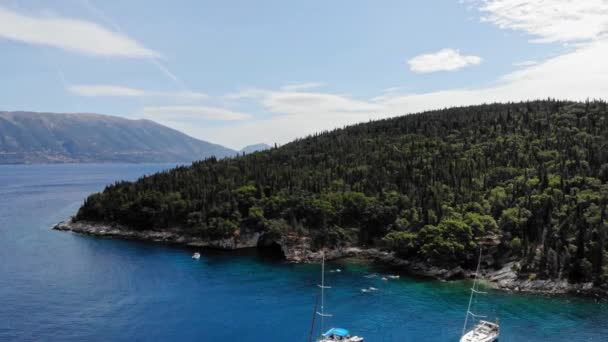 Turister Som Badar Emerald Crystal Water Foki Beach Kefalonia Island — Stockvideo