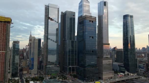 Luftdrone Udsigt Mod Høje Skyskrabere Hudson Yards Solnedgang New York – Stock-video