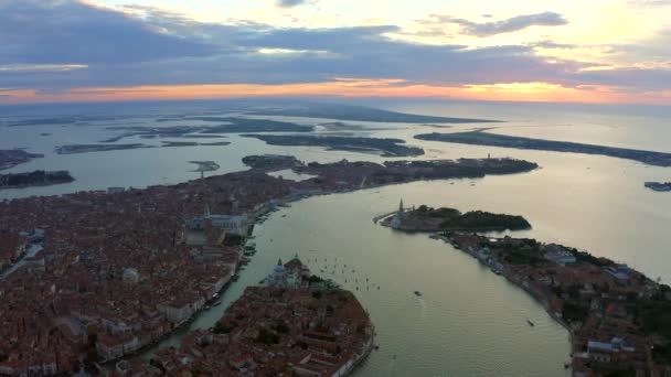 Venecia Italia Septiembre 2021 Drone Tira Hacia Este Amanecer Mirando — Vídeos de Stock