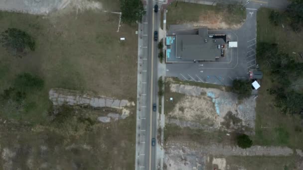 飓风泽塔过后 南部密西西比地区陆地的空中录像 从墨西哥湾海岸到大西洋中部的飓风带来大风和暴雨 导致建筑物受损 — 图库视频影像