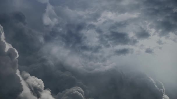 Onweer Blikseminslag Achter Donkere Wolken Bewegen Lucht — Stockvideo