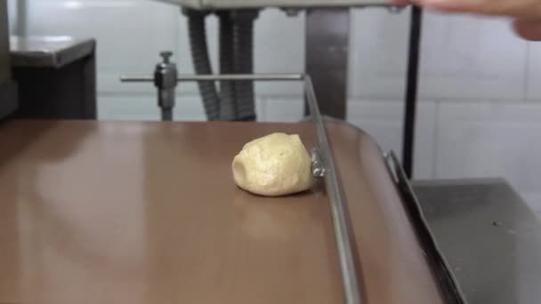 Mâinile Tortilla Punând Bile Făină Grâu Bandă Pentru Începe Procesul — Videoclip de stoc