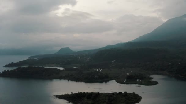 Λίμνη Atitlan Στο Highland Sierra Madre Οροσειρά Στη Γουατεμάλα Κεραία — Αρχείο Βίντεο