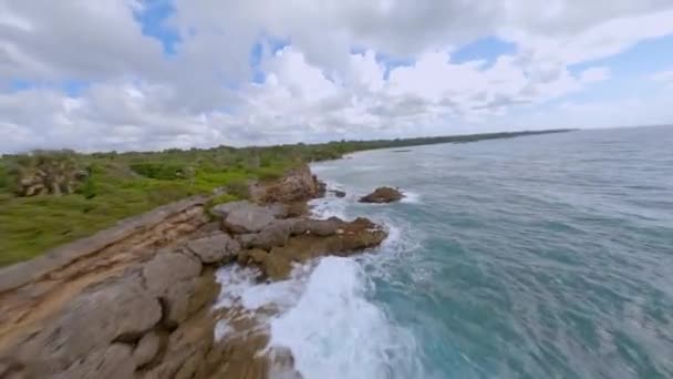 Aerial Drone Fpv Κατά Μήκος Των Ακτών Της Boca Yuma — Αρχείο Βίντεο