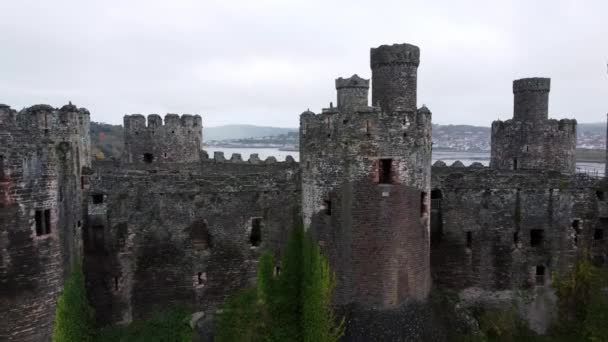 Historisch Conwy Kasteel Luchtfoto Van Landmark Stad Ruïne Stenen Muur — Stockvideo