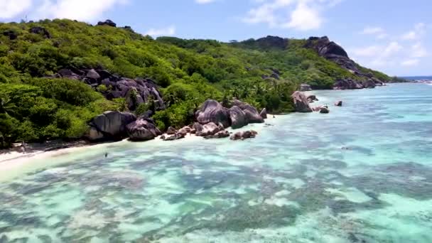 Seychelles Digue Rocks Aerial Drone24 Mp4 — стоковое видео