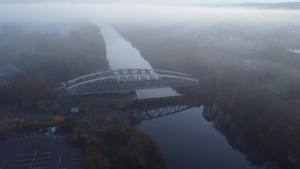Misty Autumn Wilderspool Causeway Cantilever Bridge Manchester Ship Canal Aerial — Vídeos de Stock