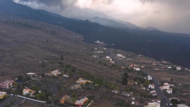 Cumbre Vieja火山喷发的空中景观 — 图库视频影像