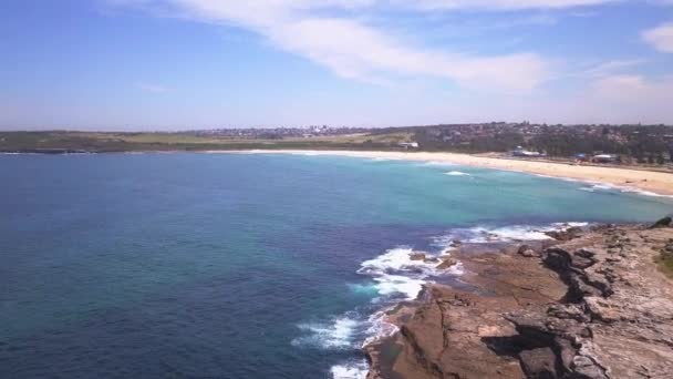 Volando Sobre Este Sydney Hermosa Playa Maroubra Día Soleado — Vídeo de stock