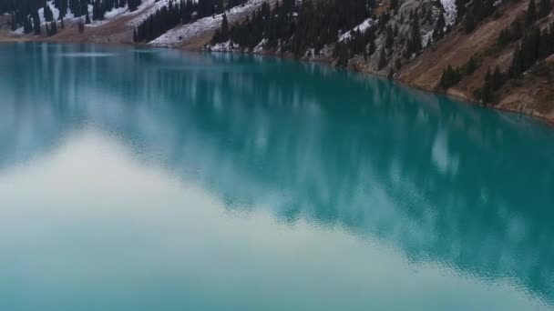 Amplia Toma Drones Del Agua Color Turquesa Del Lago Big — Vídeo de stock