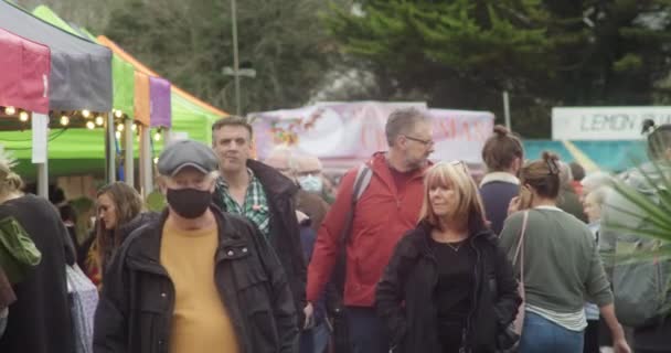 Nahaufnahme Von Menschen Die Auf Einem Bauernmarkt Der Stadt Truro — Stockvideo