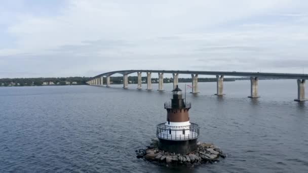 Plum Beach Lighthouse Bij Jamestown Rhode Island Aerial — Stockvideo