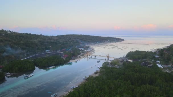 Můstek Lásky Žlutý Most Spojující Nusu Lembongan Nusu Ceningan Letecký — Stock video