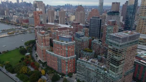 ニューヨークのTribecaにある豪華なアパートや高価な家の上の空中ドローンビュー — ストック動画