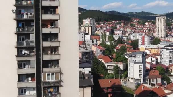 Vista Aérea Uzice Sérvia Dolly Zoom Vertigo Effect Edifícios Residenciais — Vídeo de Stock