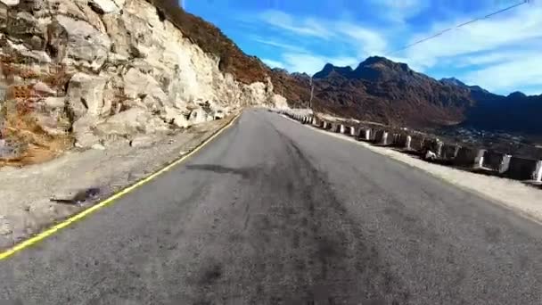 2020年1月3日在Sikim Himalayas India拍摄了街头摩托车桥段 2020年1月3日在Coimbatore India拍摄了摩托车桥段 — 图库视频影像