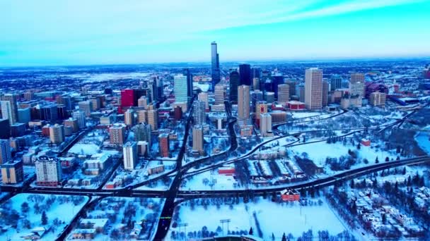 Winter2 Antenn Framåt Flyover Rossdale Massiv Tom Parkeringsplats Över Edmonton — Stockvideo