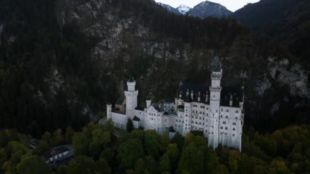 Voando Lado Castelo Neuschwanstein Baviera Alemanha Durante Nascer Sol — Vídeo de Stock