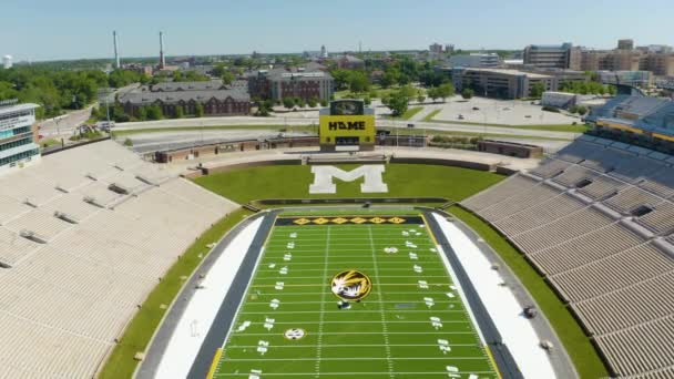 Hermosa Vista Aérea Del Campo Faurot Casa Universidad Missouri Tigres — Vídeo de stock