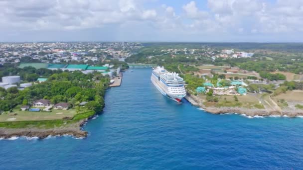 Großes Kreuzfahrtschiff Jachthafen Romana Dominikanische Republik — Stockvideo