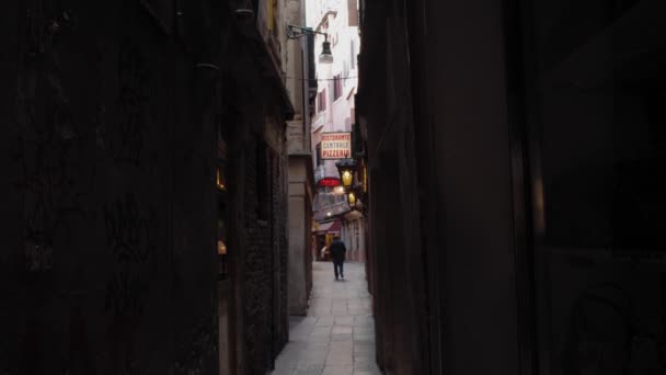 小さな通りの路地ヴェネツィアイタリア — ストック動画