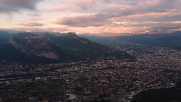 Flygfoto Över Staden Grenoble Frankrike Alperna Berg Episk Solnedgång Semestermål — Stockvideo