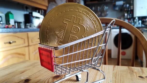 Golden Bitcoin Crypto Currency Coin Tiny Shopping Troley Kitchen Table — 비디오