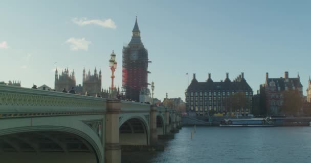 Big Ben Och Westminster Bridge Vid Solnedgången — Stockvideo