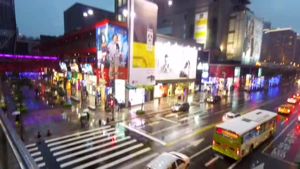Ταϊπέι 101 Συννεφιασμένη Κορυφή Βροχερή Νύχτα Τηγάνι Μέχρι — Αρχείο Βίντεο