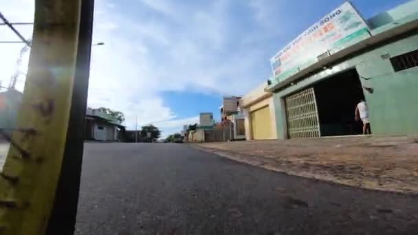 Vista Rueda Delantera Pov Mientras Conduce Bicicleta Las Calles Vietnam — Vídeos de Stock