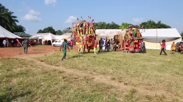 Disparar Masquerade Igbo Tierra Parte Sureste Nigeria — Vídeo de stock