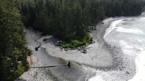 Drone Ascendendo Enquanto Voava Para Trás Praia Sombrio Ilha Vancouver — Vídeo de Stock