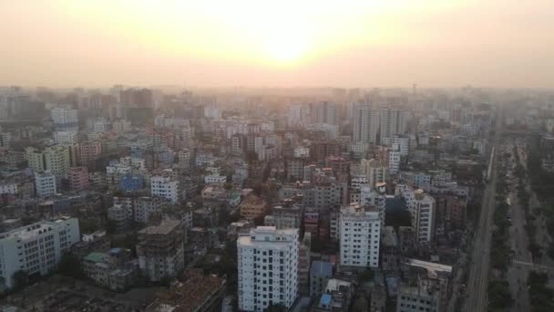 Yellow Haze Sunset Dense Dhaka Metropolitan Cityscape Engelsk Dolly Venstre – stockvideo