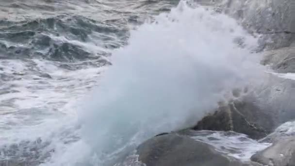 Slow Motion Big Waves Crashing Shoreline Close Detail Shot — Stock Video