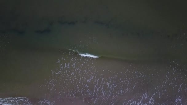 Krásný Letecký Pohled Staré Dřevěné Molo Pobřeží Baltského Moře Zataženo — Stock video