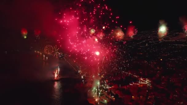 Dron Záběr Impozantní Ohňostroj Show Nad Městem Madeiře Během Silvestra — Stock video