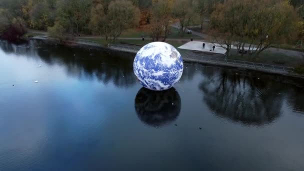贾拉姆在彭宁顿闪光灯公园湖上的空中展览 — 图库视频影像