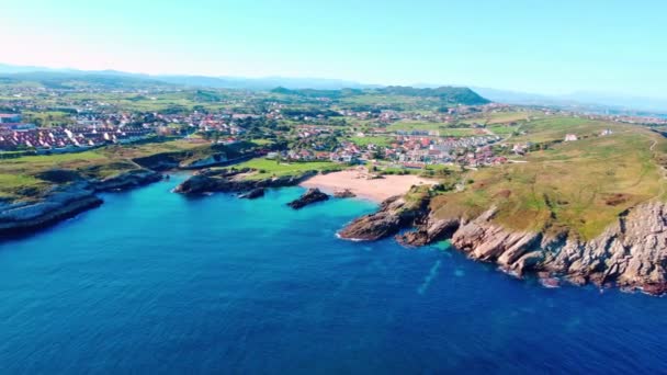 Inspirer Eau Bleue Transparente Sur Une Petite Plage Espagne Meilleurs — Video