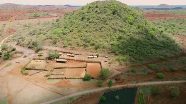 Drone Śledzący Samochód Głębi Sawanny Afryki Południowej Kenii Nagranie Drona — Wideo stockowe