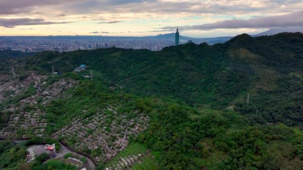 Vzestupné Letecké Záběry Venkovských Lesních Kopců Předměstí Město Taipei City — Stock video