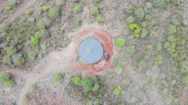 Drone Mavic Air Survolant Colline Dans Zone Désertique Savane Africaine — Video