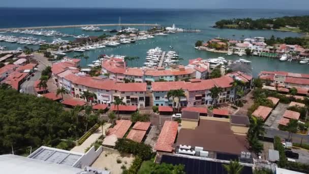 Τουριστικό Χωριό Μαρίνα Στο Λιμάνι Romana Στη Δομινικανή Δημοκρατία Αεροφωτογραφία — Αρχείο Βίντεο
