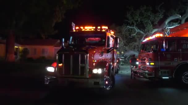 Grand Camion Pompiers Arrivant Sur Les Lieux — Video