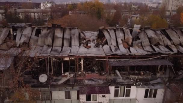 Ett Brinnande Tak Våningshus Beläget Ion Pelivan Street Chiinu Moldavien — Stockvideo