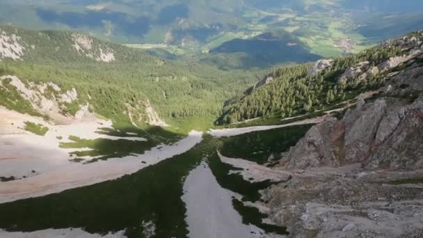 Rychlé Seskoky Letounem Fpv Létání Malebném Kamenném Kaňonu Spoustou Skal — Stock video