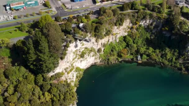 Bungee Jumping Ράμπα Πάνω Από Γκρεμό Στο Ποτάμι Waikato Δημοφιλής — Αρχείο Βίντεο