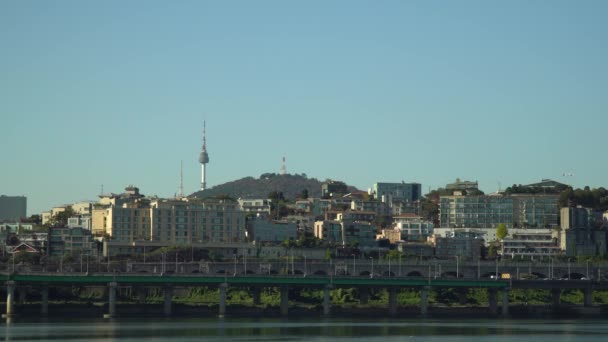 Seoul Tower Yongsan District Centrum Seulu Nad Błękitnym Bezchmurnym Niebem — Wideo stockowe