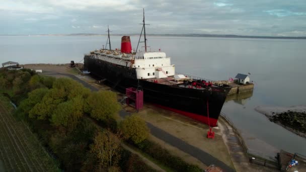 Decaying Rusty Tss Duke Lancaster Ship Moored Mostyn Docks Повітряна — стокове відео