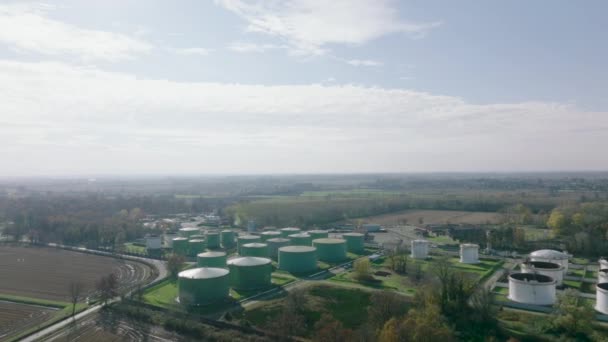 Luchtfoto Van Stalen Ronde Olieopslagtanks Opslag Behandeling Van Aardolieproducten Milaan — Stockvideo