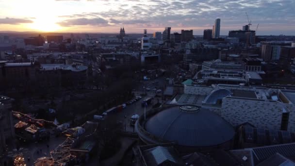 Liverpool Stad Solnedgång Skyline Luta Ner Till Julmarknaden 2021 Vinter — Stockvideo